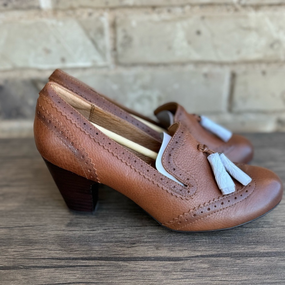 Sofft Brown Leather Tassel Mid Heel Pump - Picture 3 of 7
